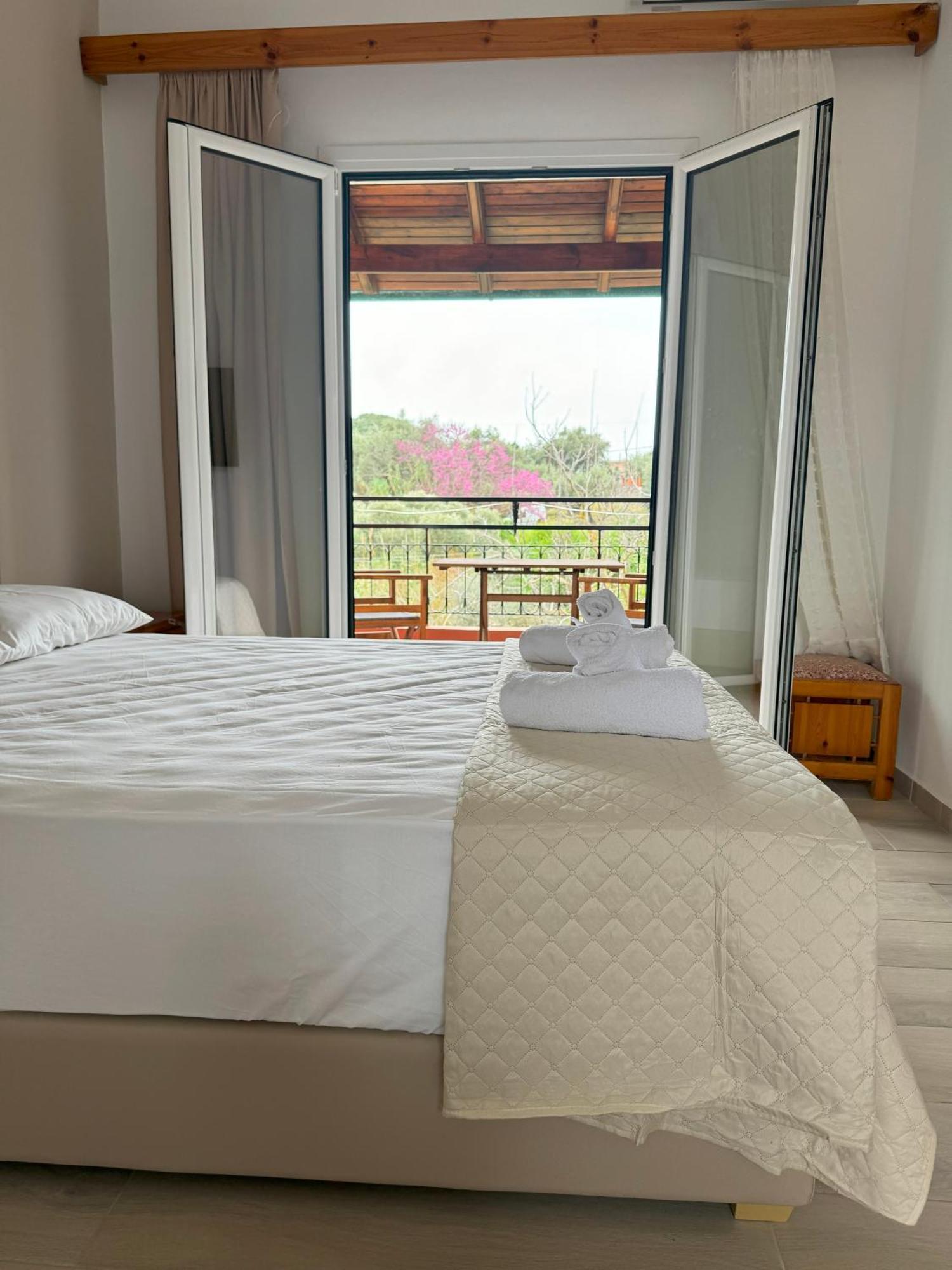 Athina Studios Палеокастрица Экстерьер фото
