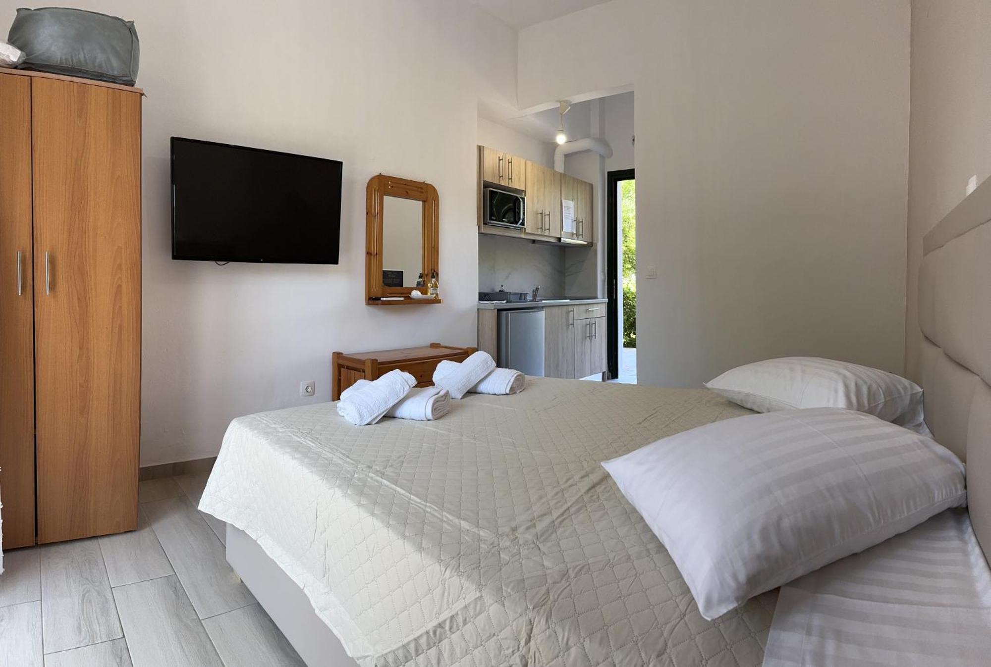 Athina Studios Палеокастрица Экстерьер фото