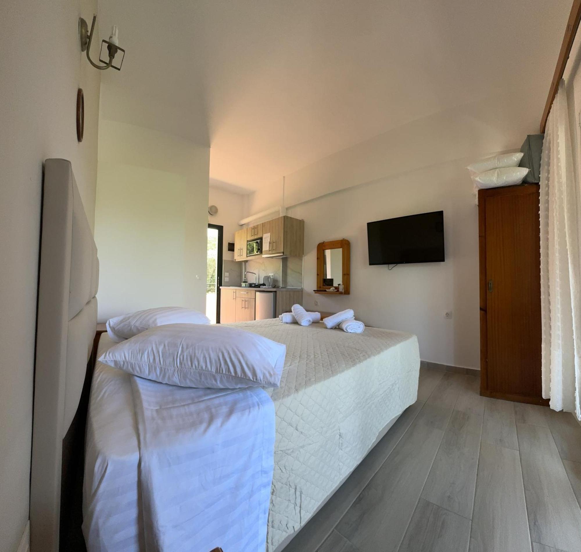 Athina Studios Палеокастрица Экстерьер фото