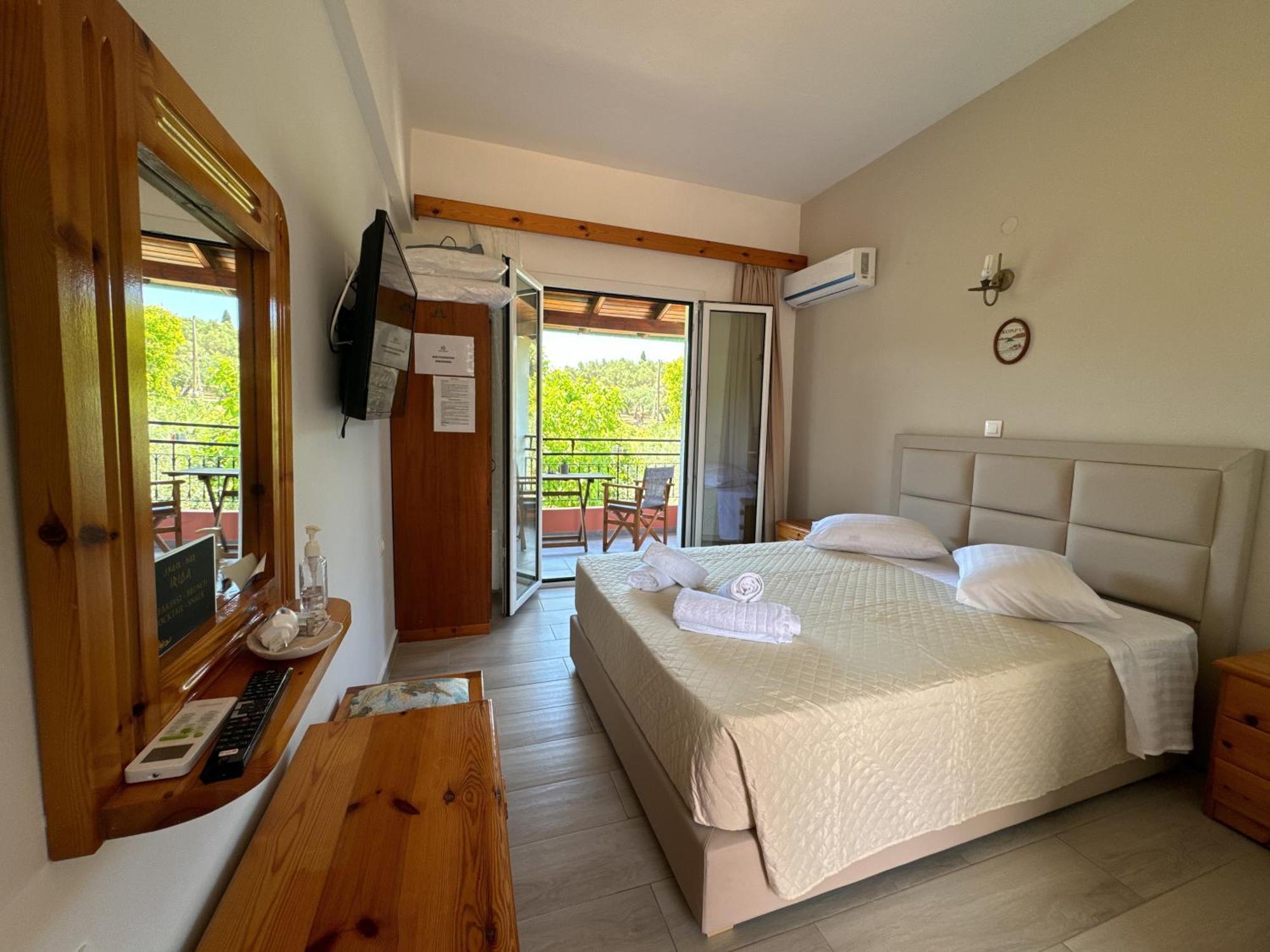 Athina Studios Палеокастрица Экстерьер фото