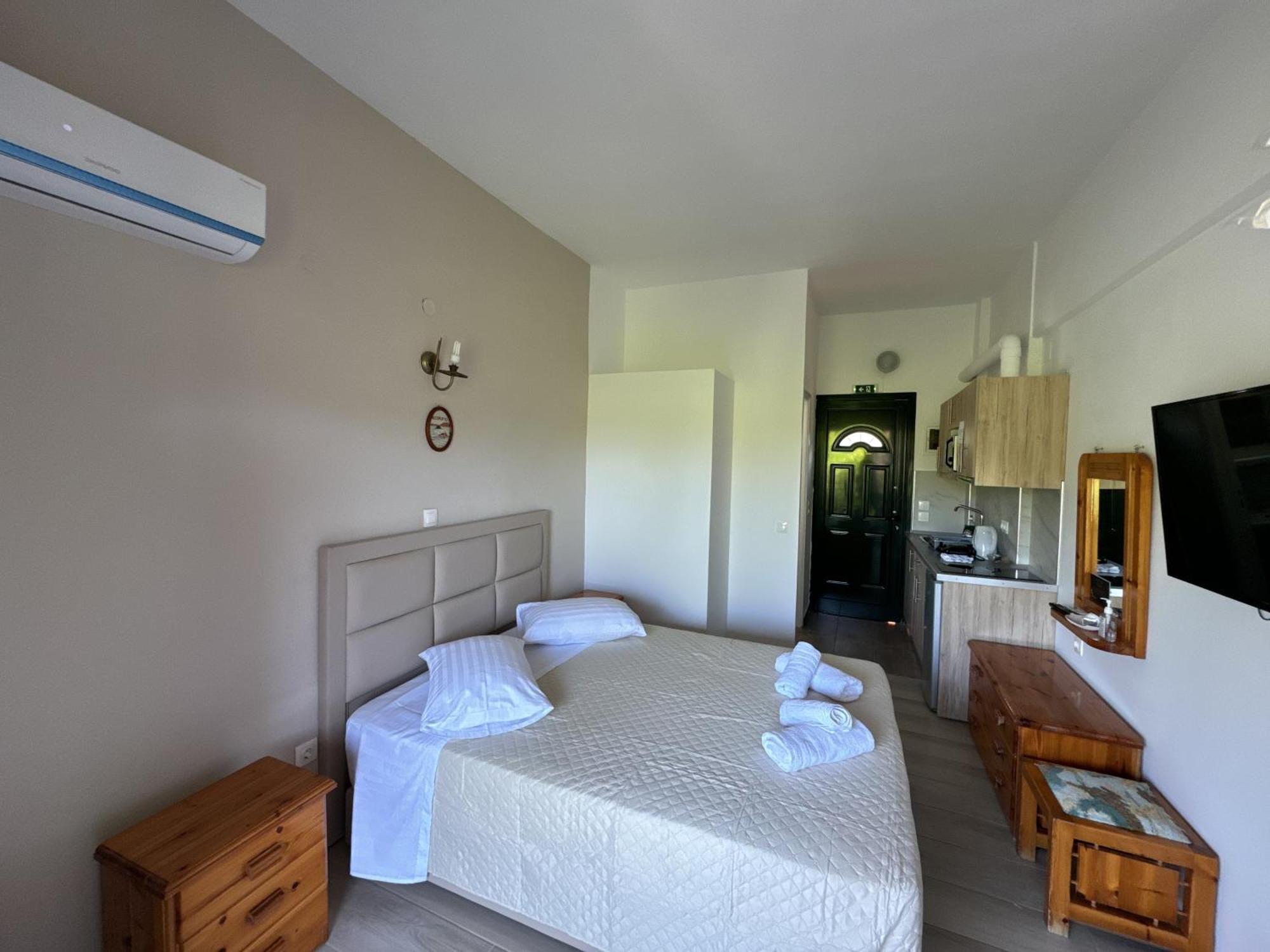 Athina Studios Палеокастрица Экстерьер фото