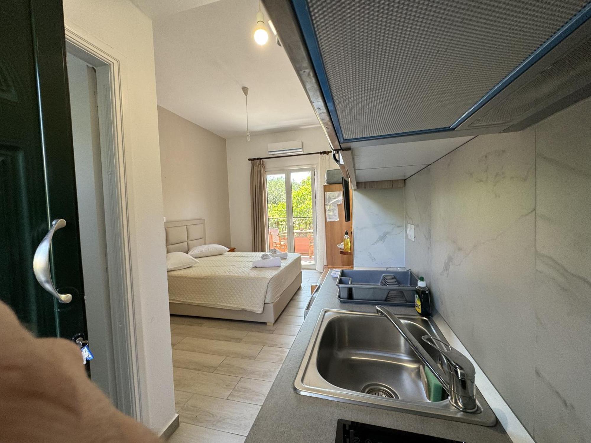 Athina Studios Палеокастрица Экстерьер фото