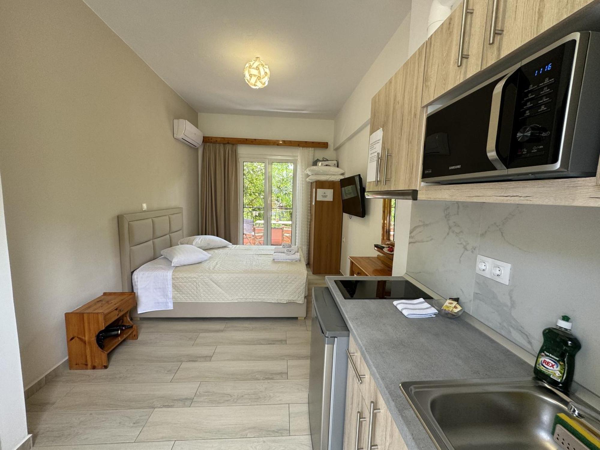 Athina Studios Палеокастрица Экстерьер фото